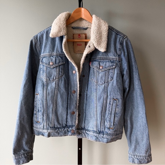 Women’s Levi’s Original Trucker Denim Sherpa Jacket - Picture 2 of 6